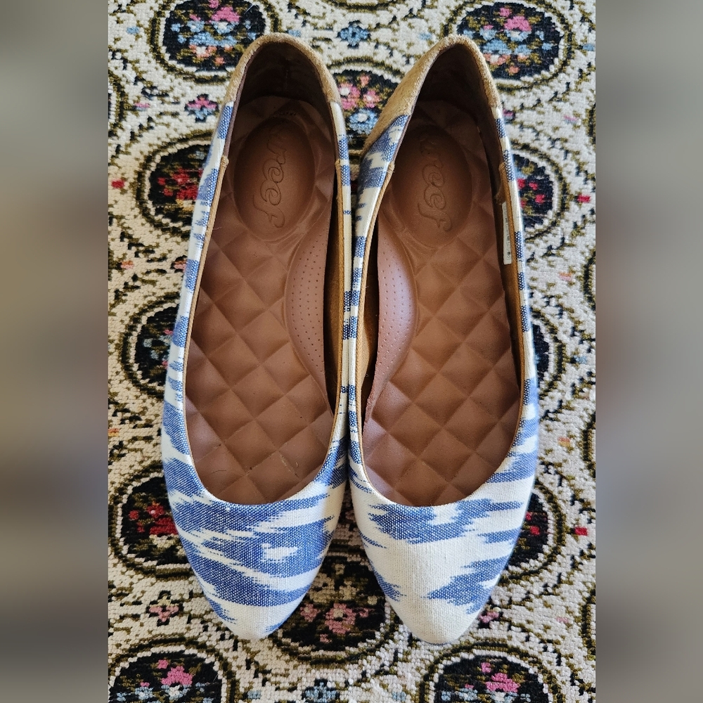 Reef southwestern pointed toe flats